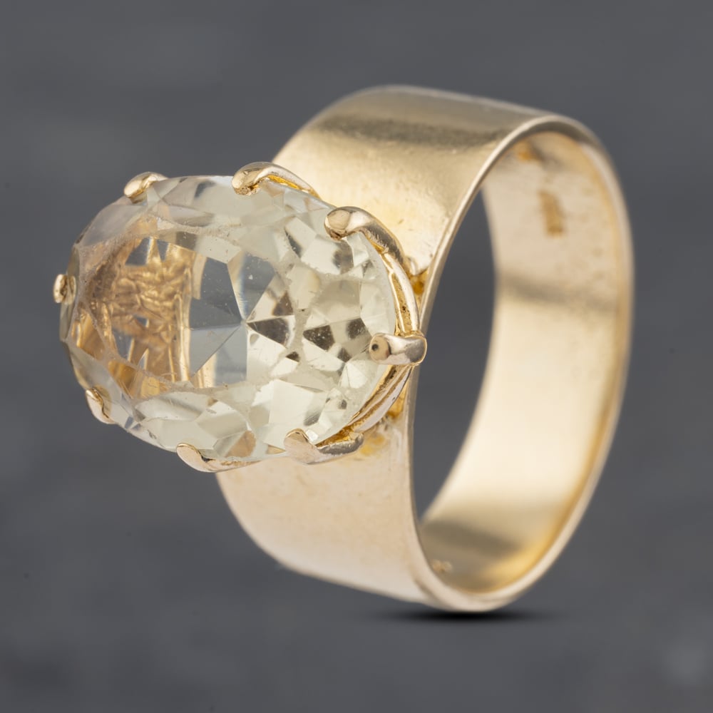 Pre-Owned 9ct Yellow Gold Green Quartz Large Oval Dress Ring 41102872 Pre-Owned 9ct Yellow Gold Green Quartz Large Oval Dress Ring 41102872