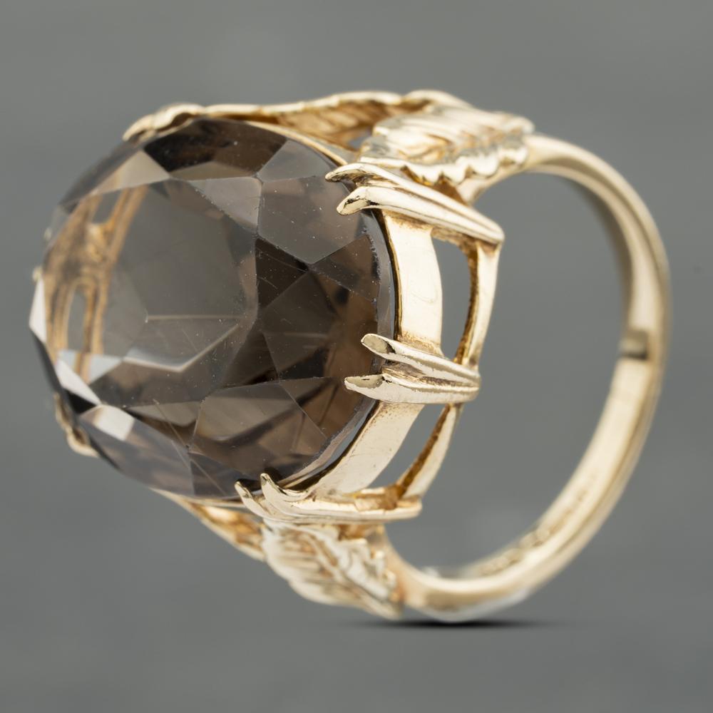 Pre-Owned 9ct Yellow Gold Smokey Quartz Large Oval Dress Ring 41102759 Pre-Owned 9ct Yellow Gold Smokey Quartz Large Oval Dress Ring 41102759